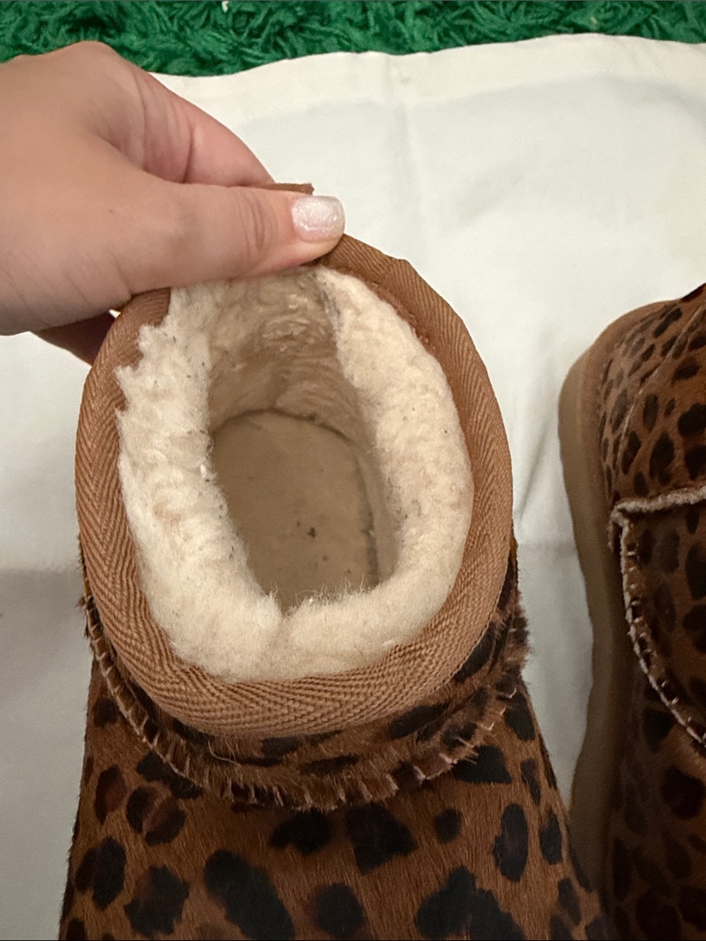 UGG ultra mini leopard print sheep fur lined size 8 - Picture 2 of 6